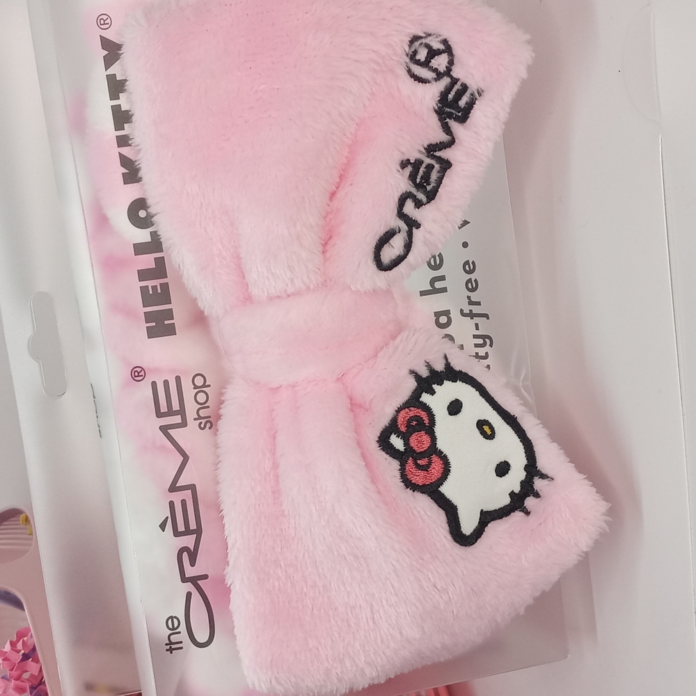 The Crème Shop X Hello Kitty Spa Gift Basket - Picture 4 of 7